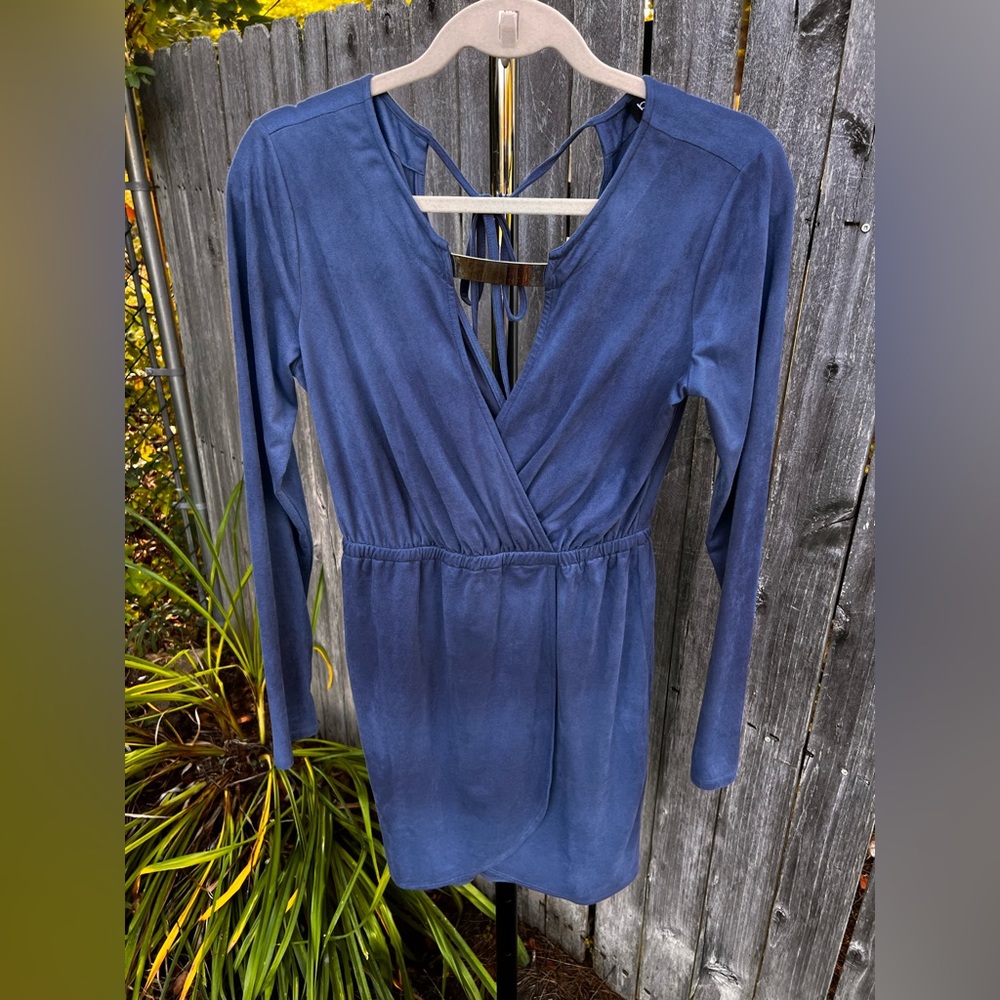 BEBE Velvet Women’s V Neck Long Sleeve Open Back Dress